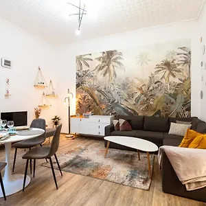 Stylish Modern Next To New York Cafe Budapest